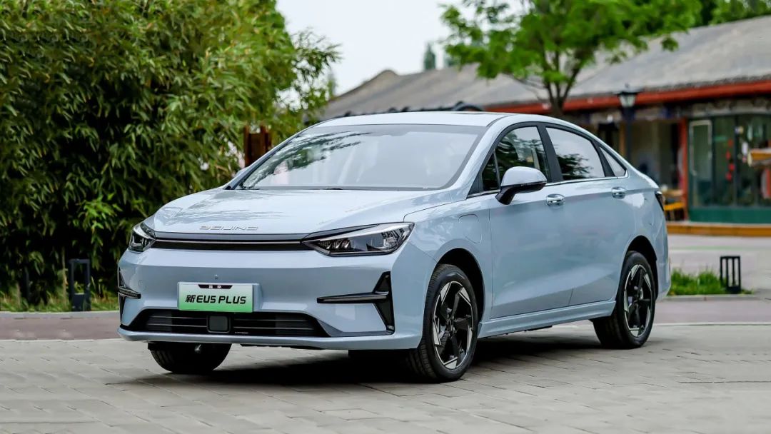 传祺并肩战斗老当益壮的启辰d60也是珠三角一带的热门出租,网约车荣威