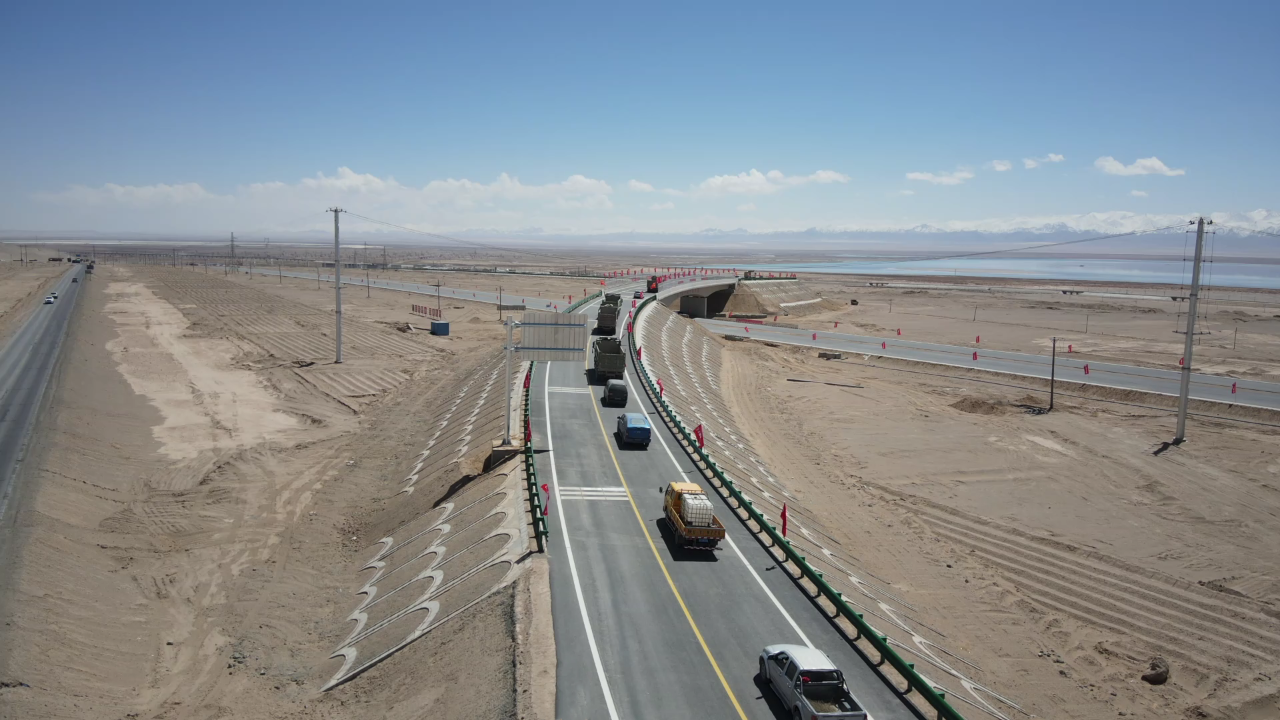 青海首条穿越采油区公路茫油石公路g315改线工程通车