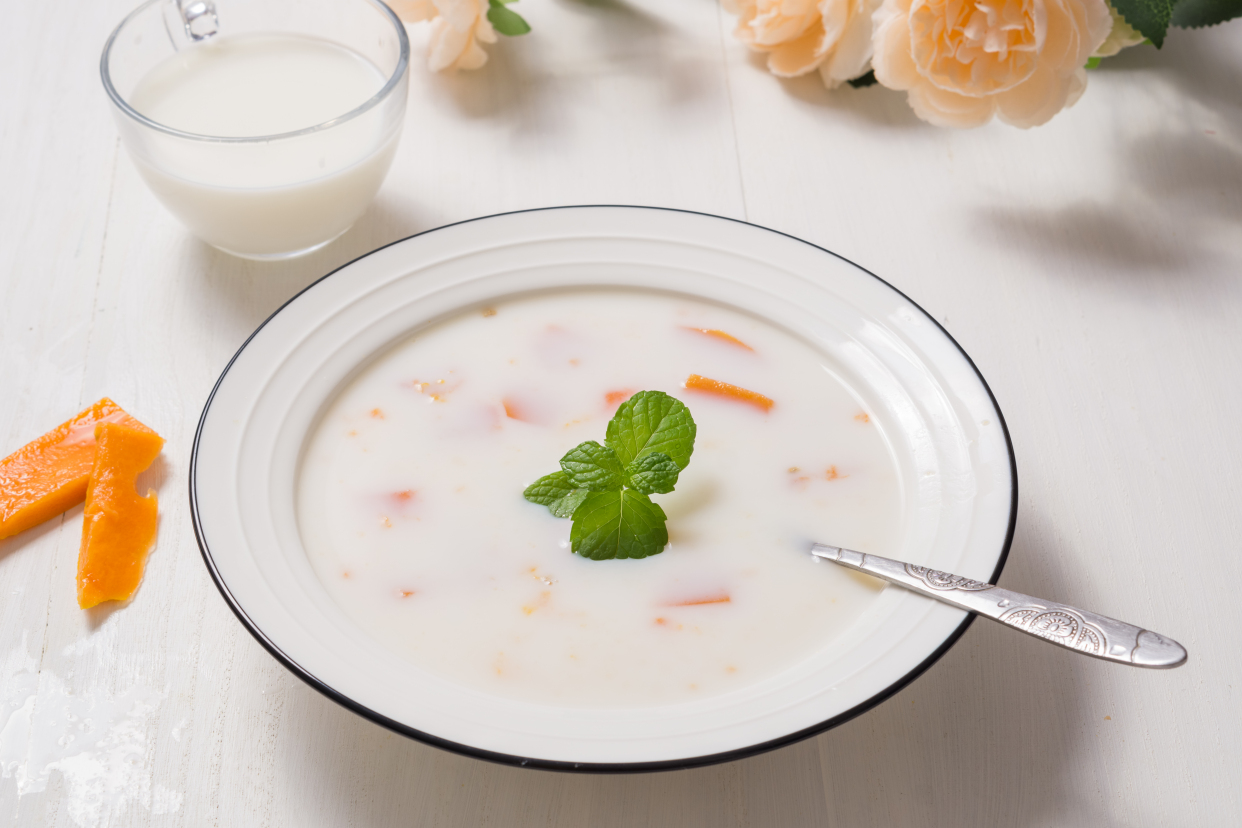 夏天来做一份木瓜牛奶西米露吧