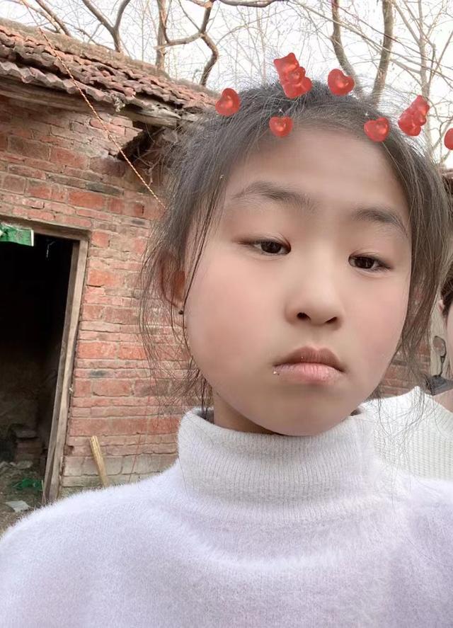 信阳急寻:14岁女孩失联,穿黑色运动上衣,粉色运动裤,高1米7,长发