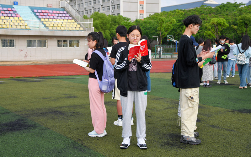 坚持组织晨读16年 武汉工商学院英语俱乐部让学生轻松快乐学英语