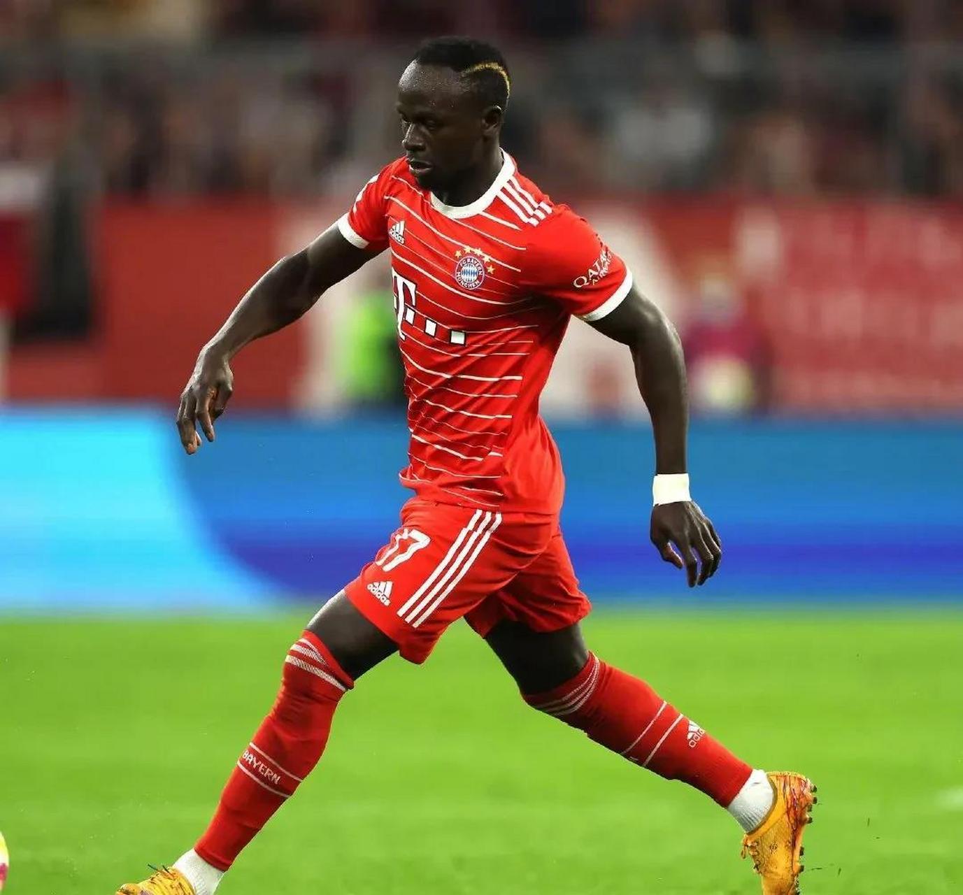 《体育图片》主编法尔克透露,#拜仁# 与马内达成一致,双方都同意在