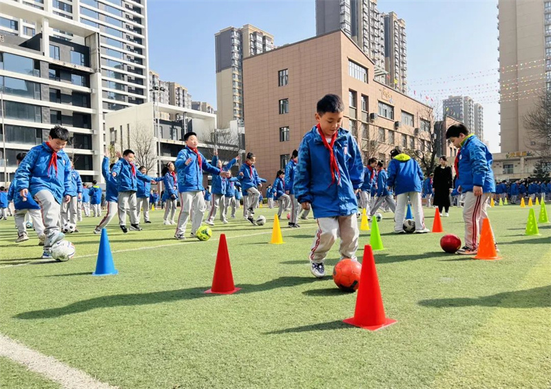 西安市曲江第十三小學開展陽光大課間活動