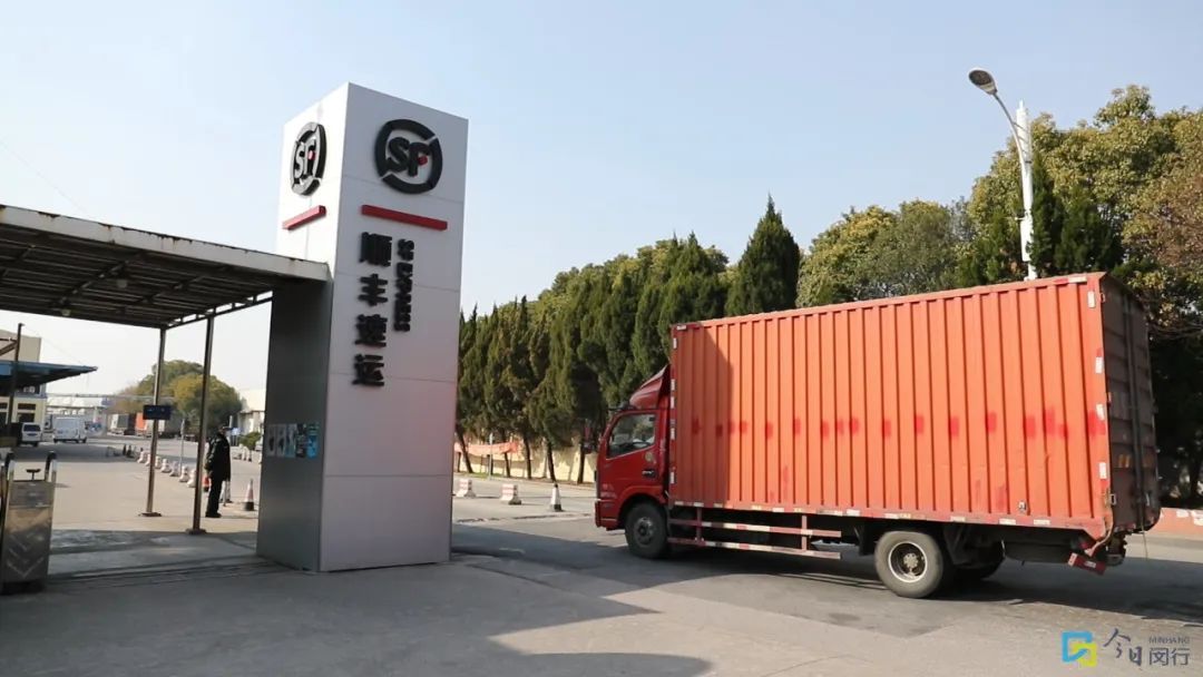 在全市最大的快递中转站里,有个春节"不打烊"的"接待室",一年来投诉