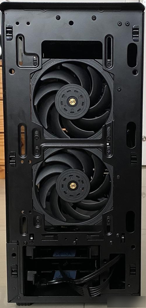 追风者phanteks p300 air机箱实拍