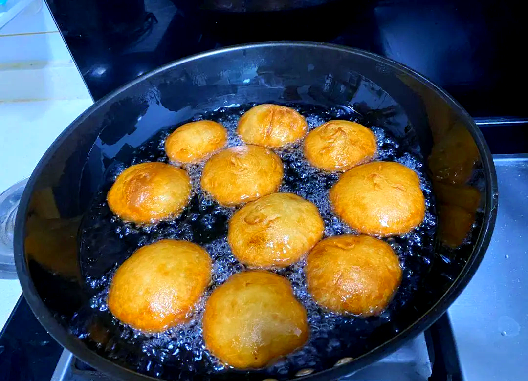 咸阳特色美食:油炸糖糕,陕西小吃中的佼佼者,你尝过吗?