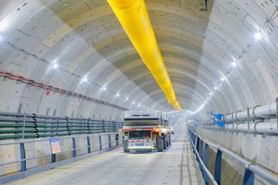 济南黄河济泺路北延工程隧道双线贯通