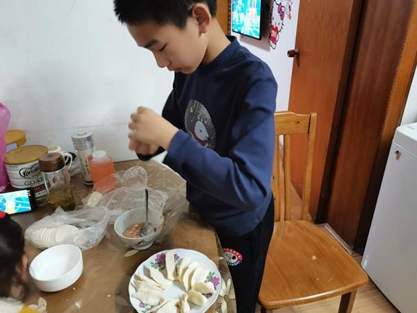 依泽小学:家校协作让劳动教育落地生"根"