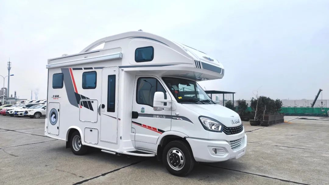 6.23郑州房车展——旌航北极熊纵床房车,灿日碧洋,人生不设限!