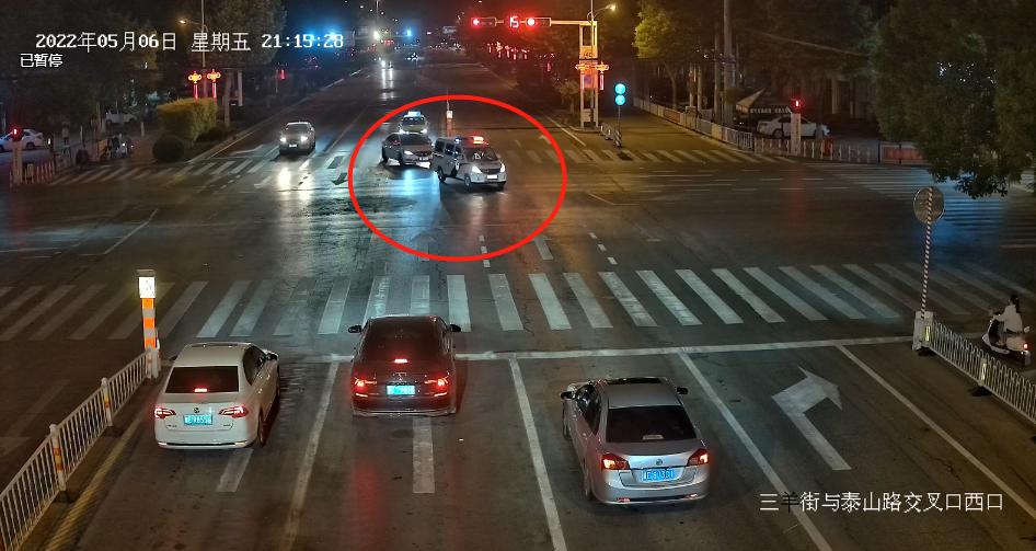 虽然闯红灯 逆行,但必须狠狠点赞交警