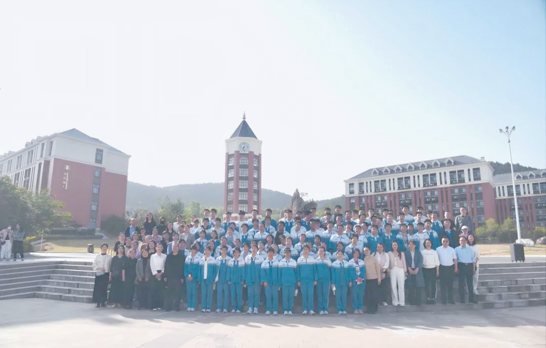 九年级学生探访枣庄三中,体验高中生活之美
