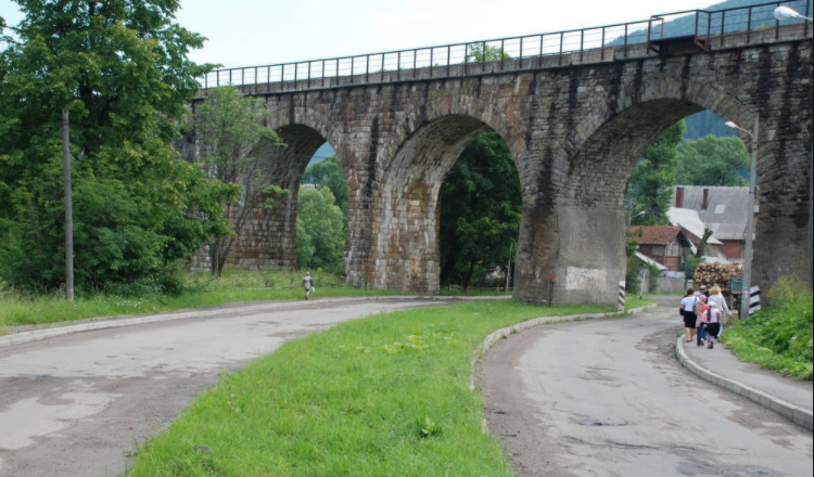 拱形路面是什么意思?