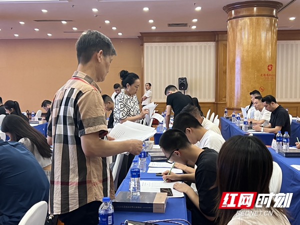 湖南省艺术培训行业协会成立 冯锐当选为会长