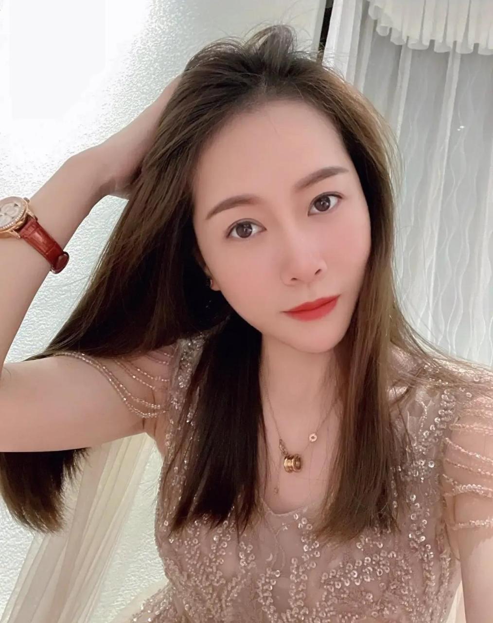 分享一枚40岁气质美女阿姨