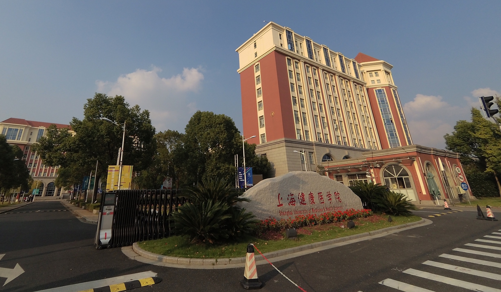 委员建议将上海健康医学院改建成全国首所公卫大学|聚焦上海两会