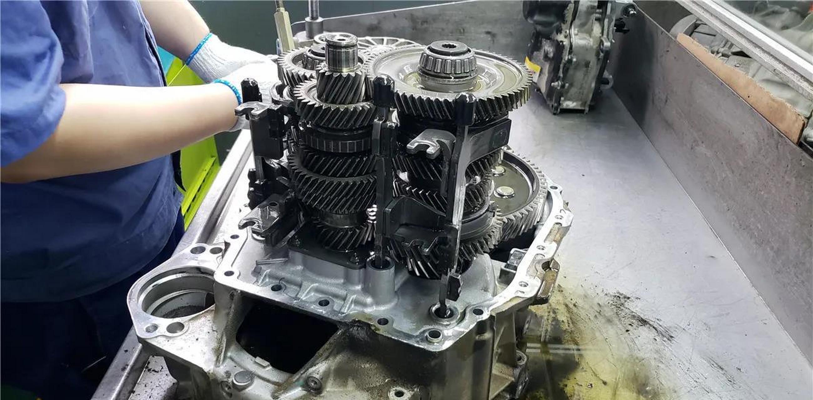 大众干式双离合有三个故障点:1.飞轮盘容易损坏.2.离合器总成容易坏.