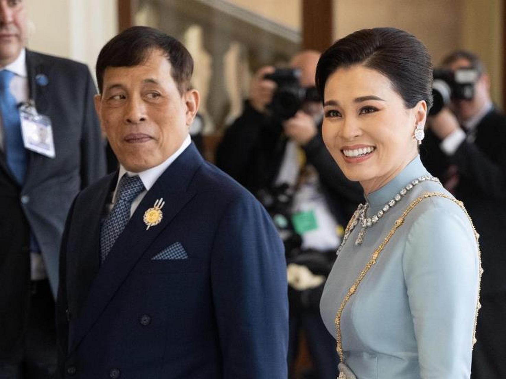 近来家事一直不太平的泰国国王哇集拉隆功和王后苏提达,也来英国参加