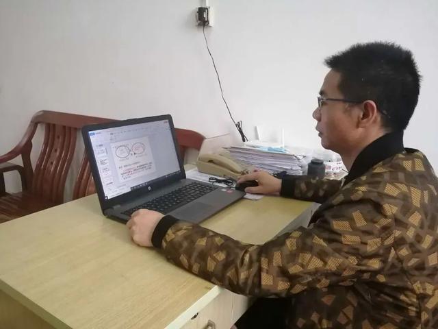 大学毕业后扎根云安中学16年,这位老师深受学生欢迎