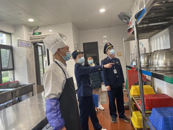 筑起舌尖上的防护网 鄞州建成234个校园智能"阳光厨房"