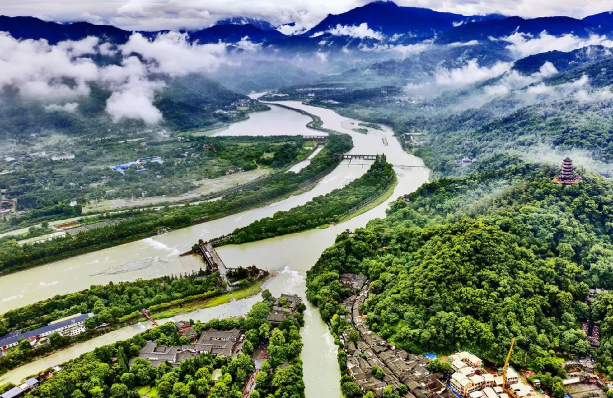 嬉行记#四川,这片被誉为"天府之国"的土地,拥有悠久的历史,丰富的