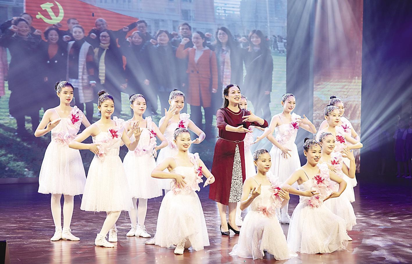 手语舞蹈献礼教师节