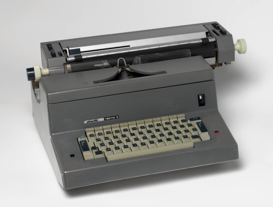 红色情人节打字机,他将共鸣,愉悦,情绪带入设计