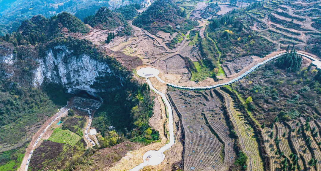 镇雄五德天坑群景区建设进展顺利,预计年底投入使用