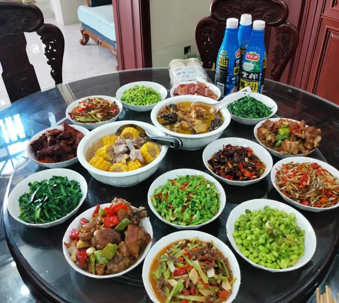 一桌江西菜,一桌江苏菜[赞同]