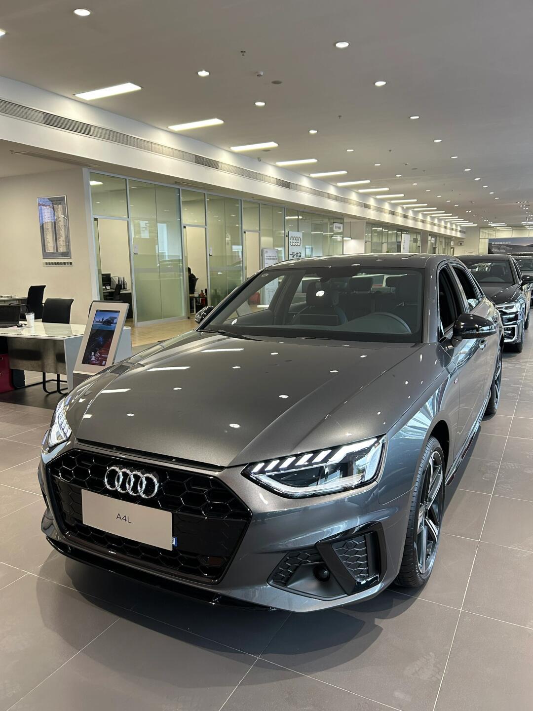 奥迪a4l显示一个扳手是怎么回事