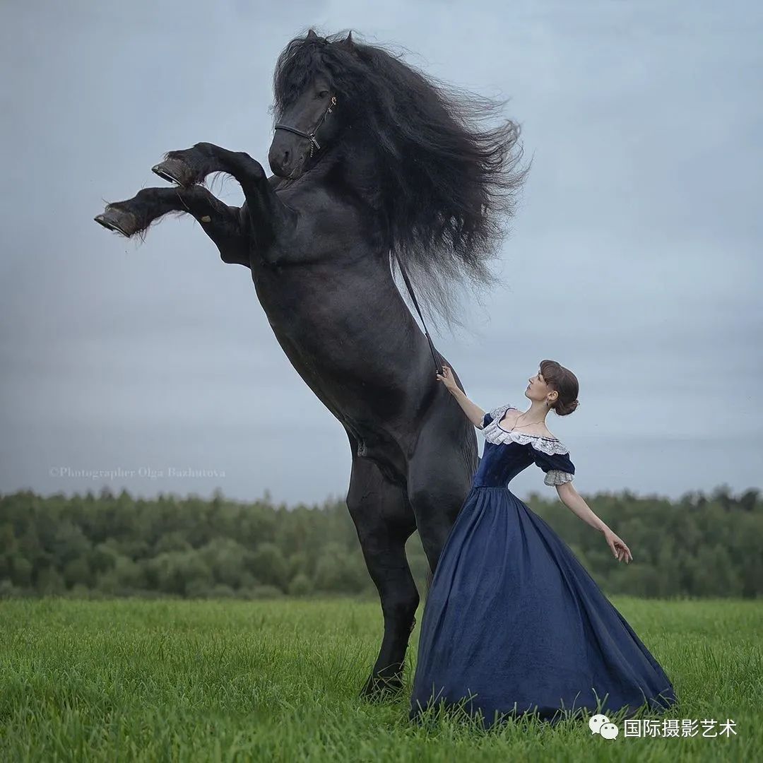 与马共舞,俄罗斯著名摄影师的芭蕾舞者写真