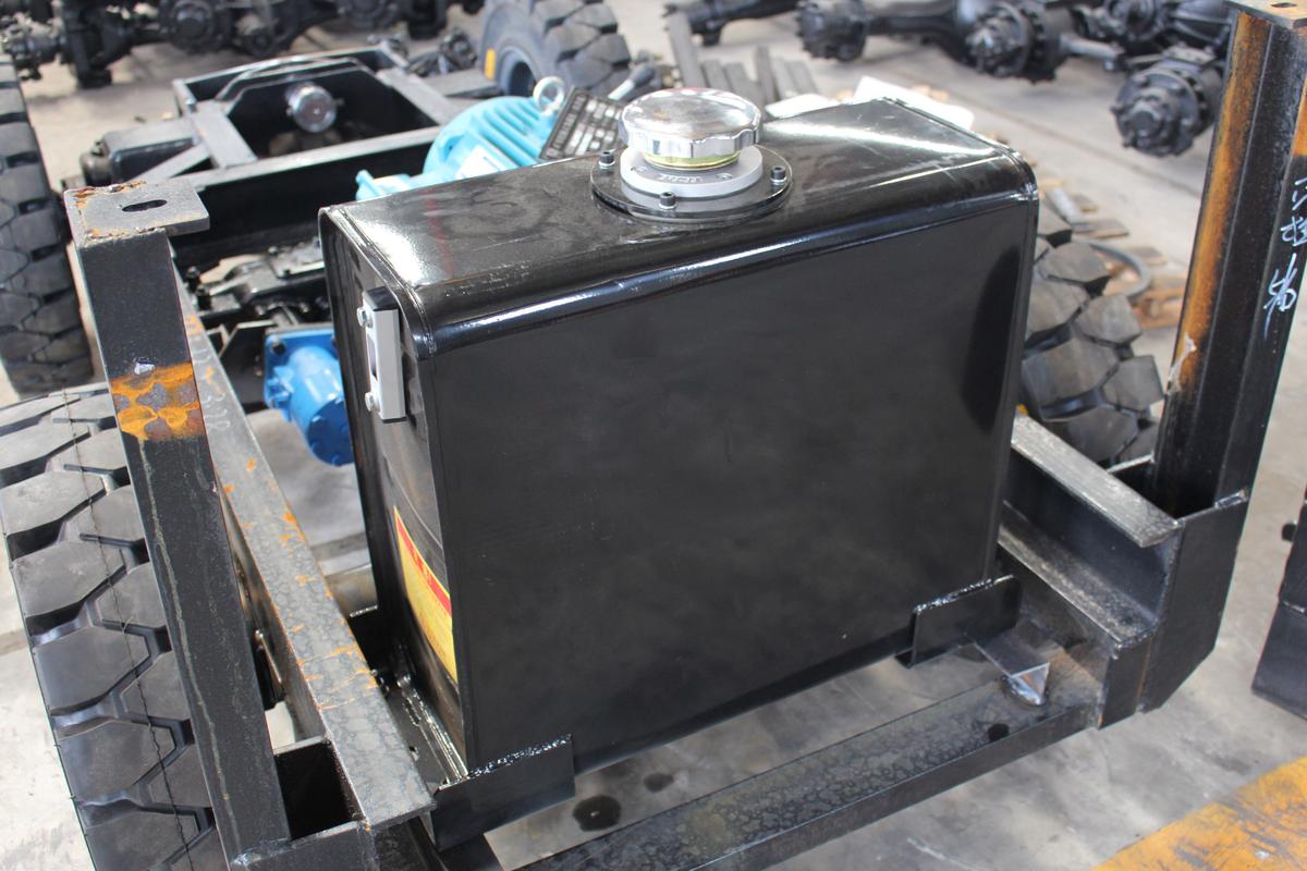 落顶液压油箱出油