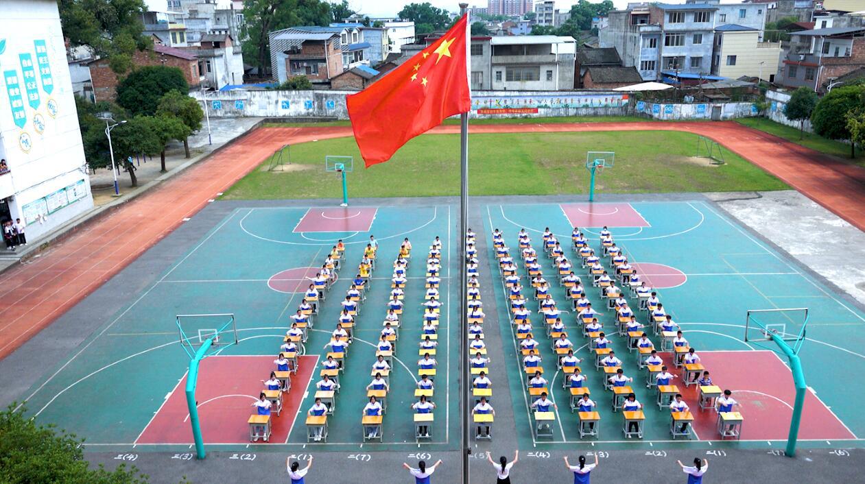 「文明实践」临桂两江:两江初中课间手操"精忠报国"