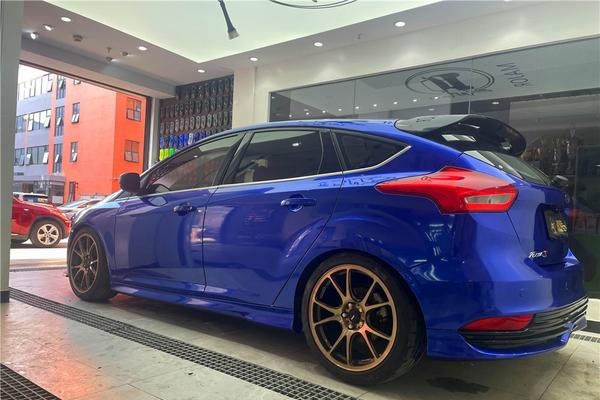 汽车贴膜-福特福克斯贴膜改色|ax波尔蒂芒蓝