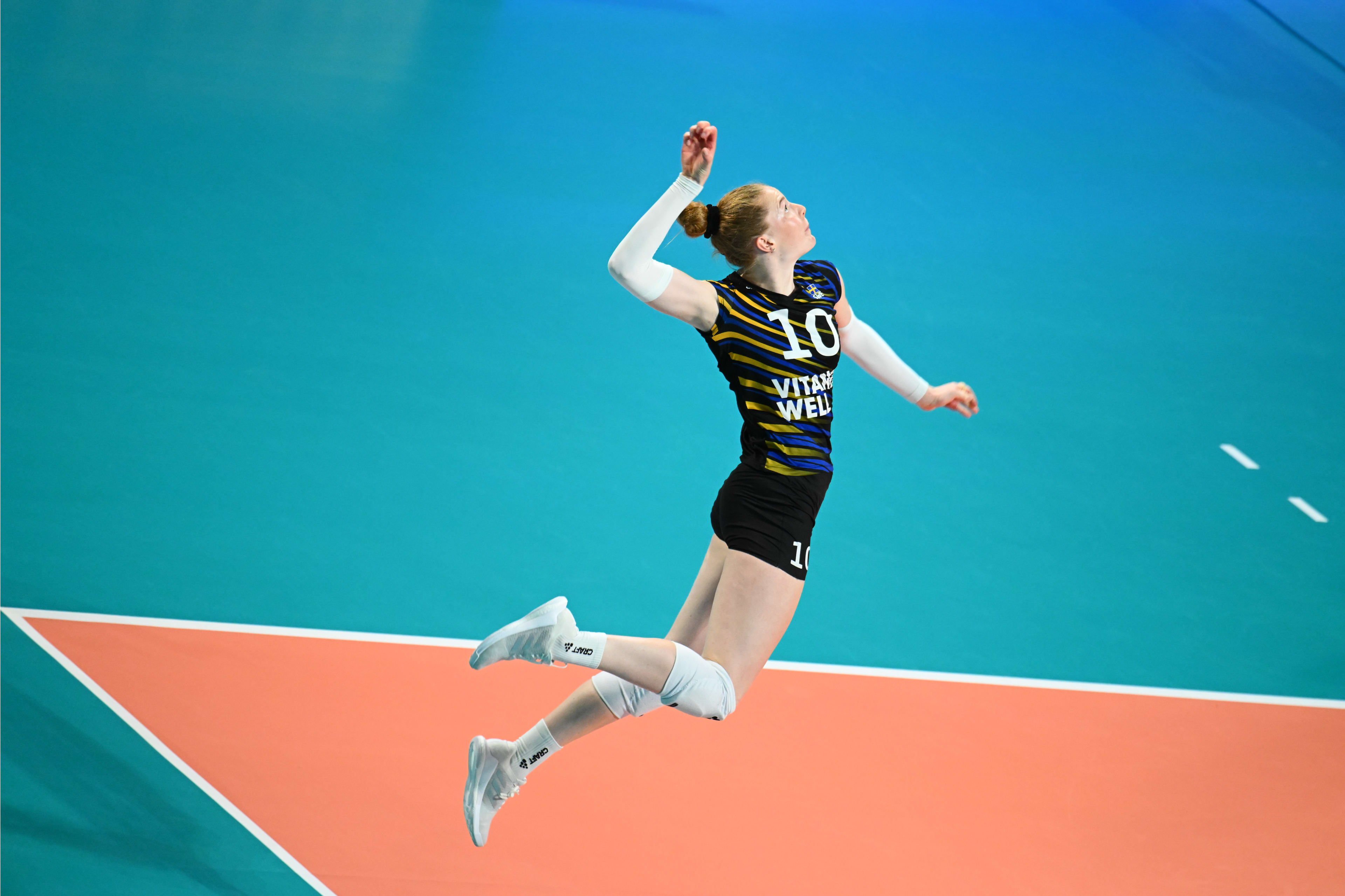 哈克18分被限制!法国女排夺冠晋升世联赛,发球强势,三叉戟51分