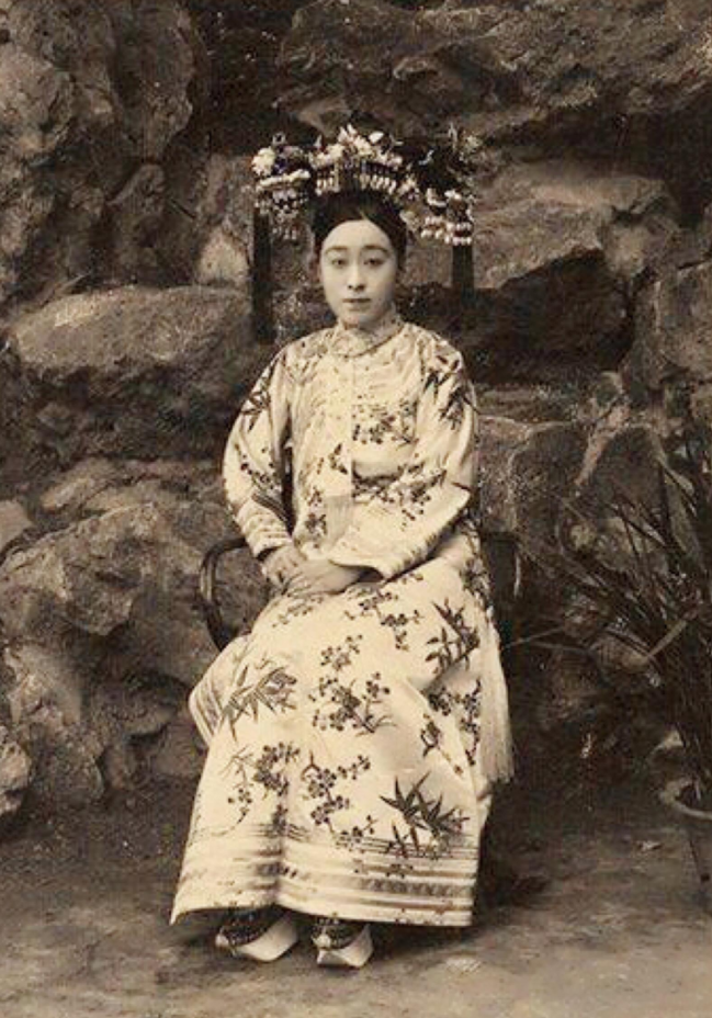 她17岁就在慈禧身边当翻译,还曾教光绪帝英文,因车祸惨死在美国