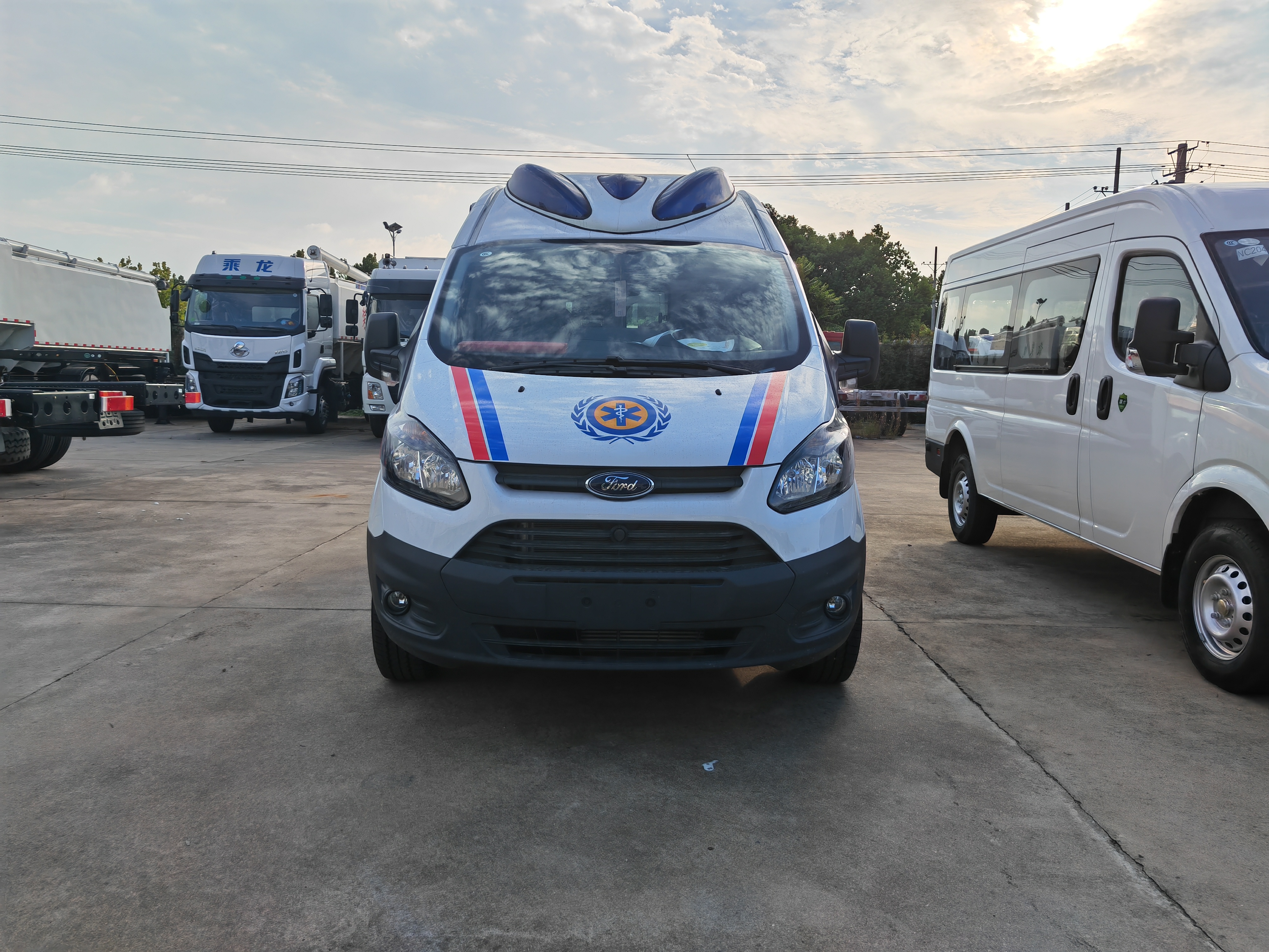 福特新全顺v362负压救护车车型资料/福特全顺abs一次成型救护车