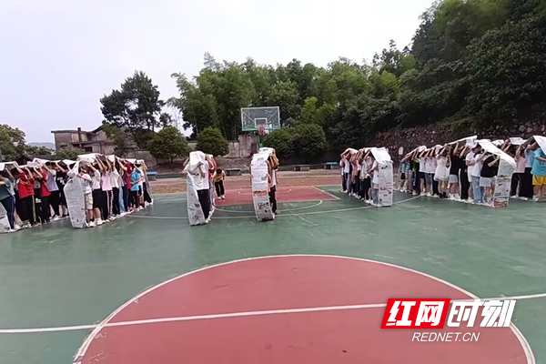 渌口区朱亭镇龙凤中学:心灵氧吧 心向未来