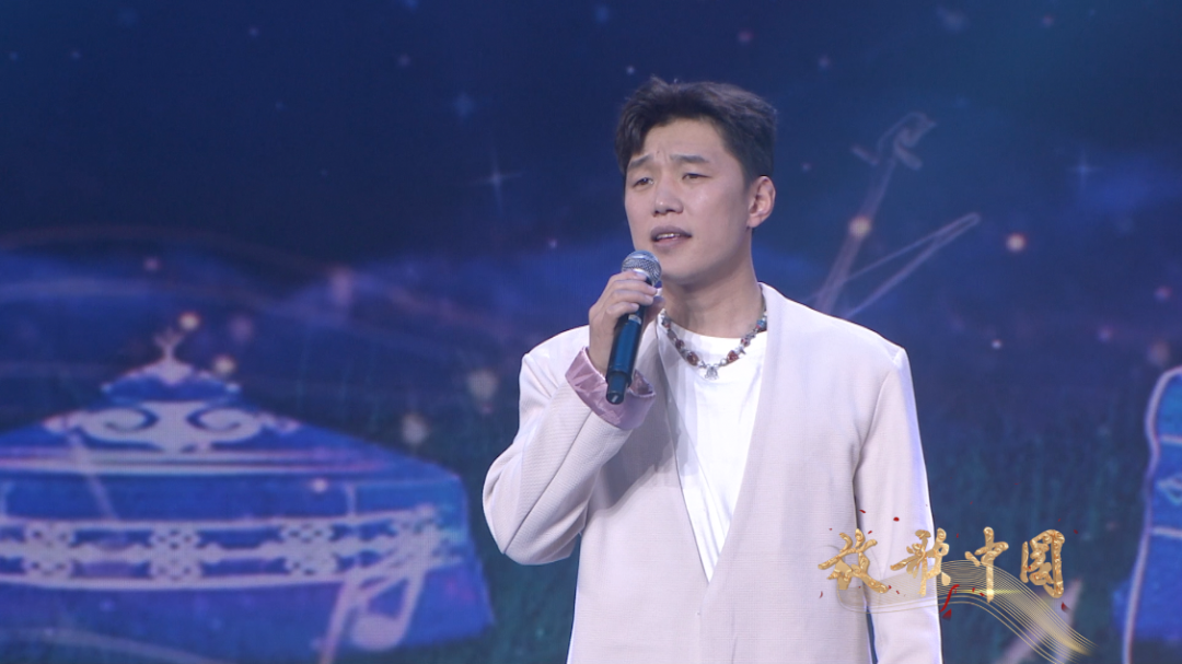 演唱:龚爽好友额尔古纳乐队倾情助阵《白云诗》演唱:额尔古纳乐队 傲