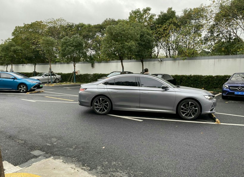 法系豪华卷土重来,这车长4米93,宝马动力 魔毯独立悬挂,能火?