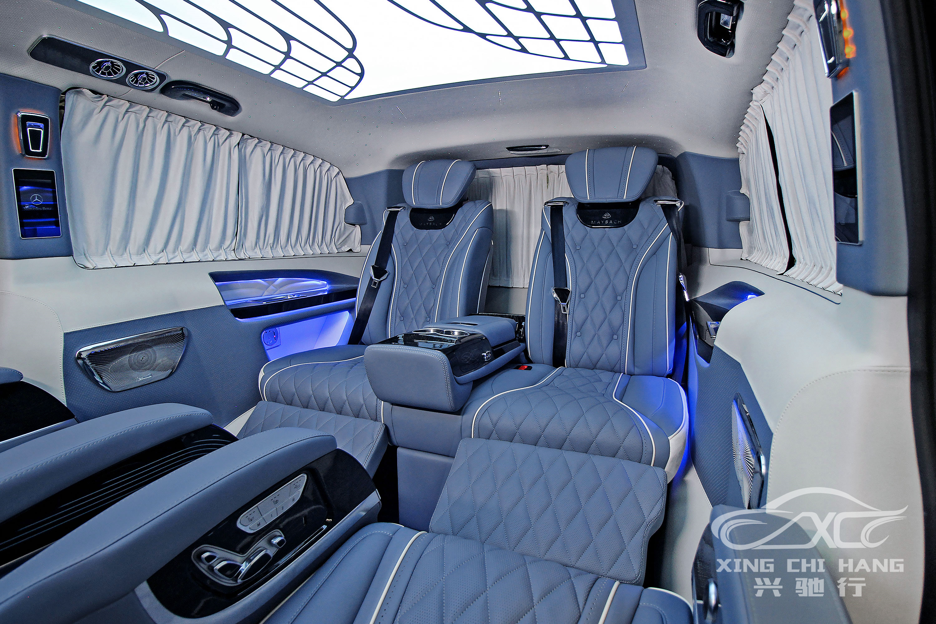 兴驰商务车-威霆双开门七座商务车内饰升级浅蓝拼米白色