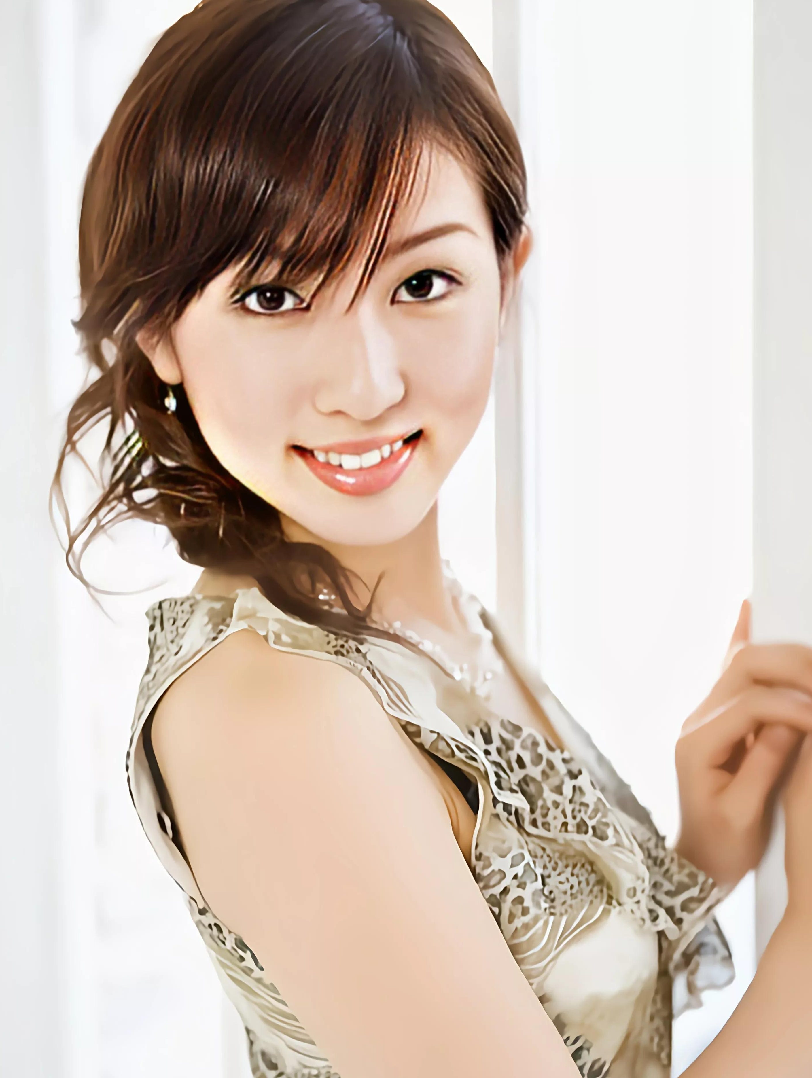 纪实:天上人间花魁梁海玲悲惨人生,双乳被割惨死家中,死因成谜