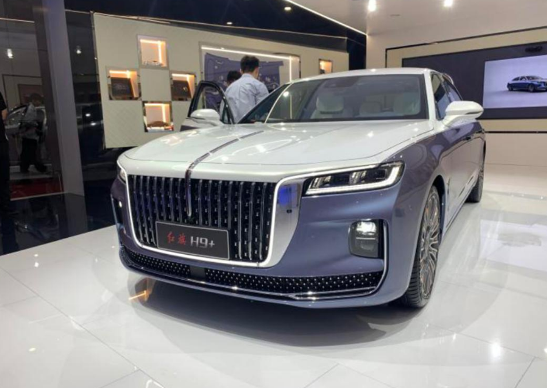 红旗h9 :清新配色搭配白玉兰元素,车身长度5米3,远超奔驰s级