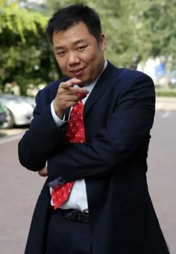 著名演员姜超娶胖妻:结婚时连洗衣机都没有,蜗居生活也幸福