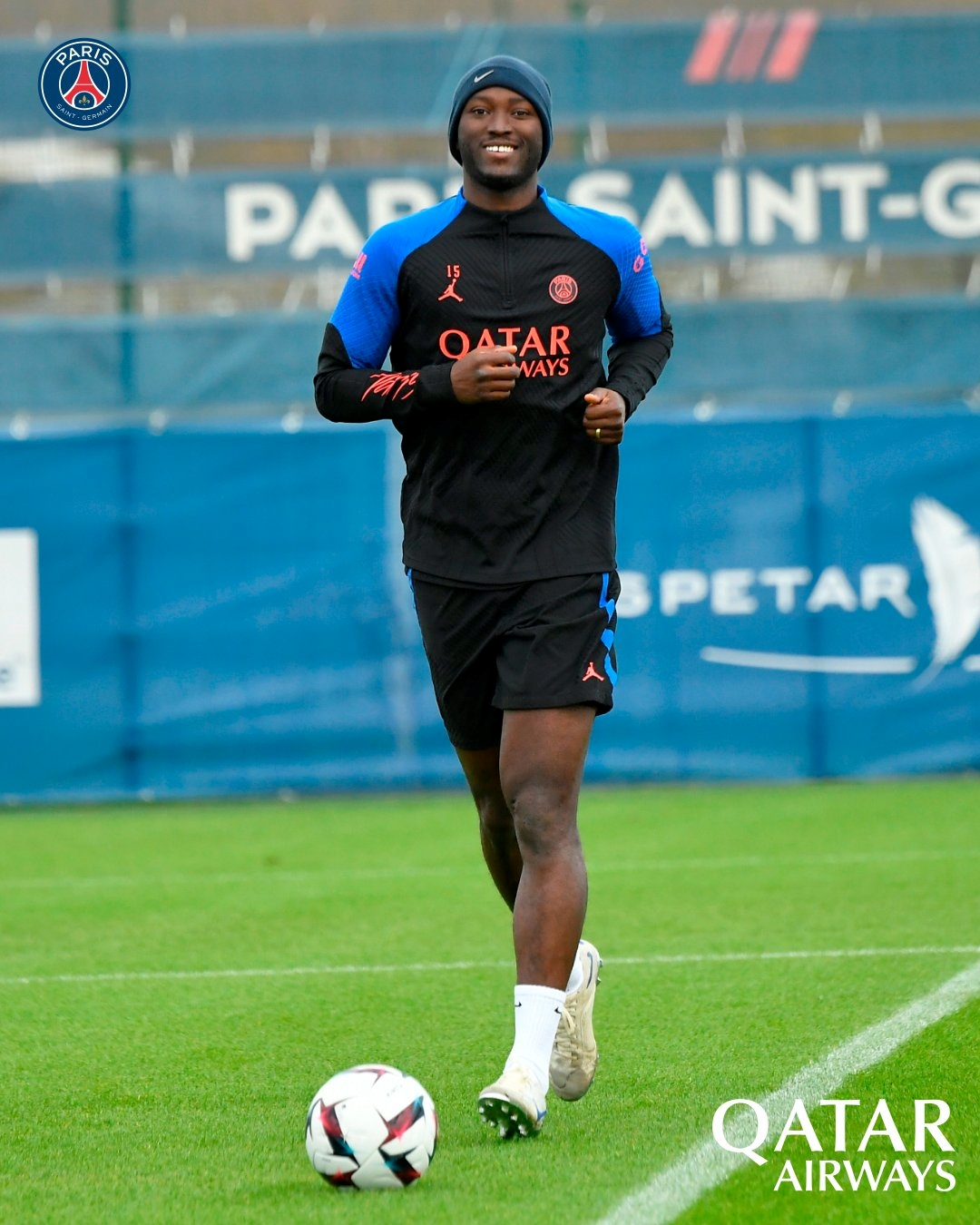 巴黎官方:达尼洛-佩雷拉恢复有球训练