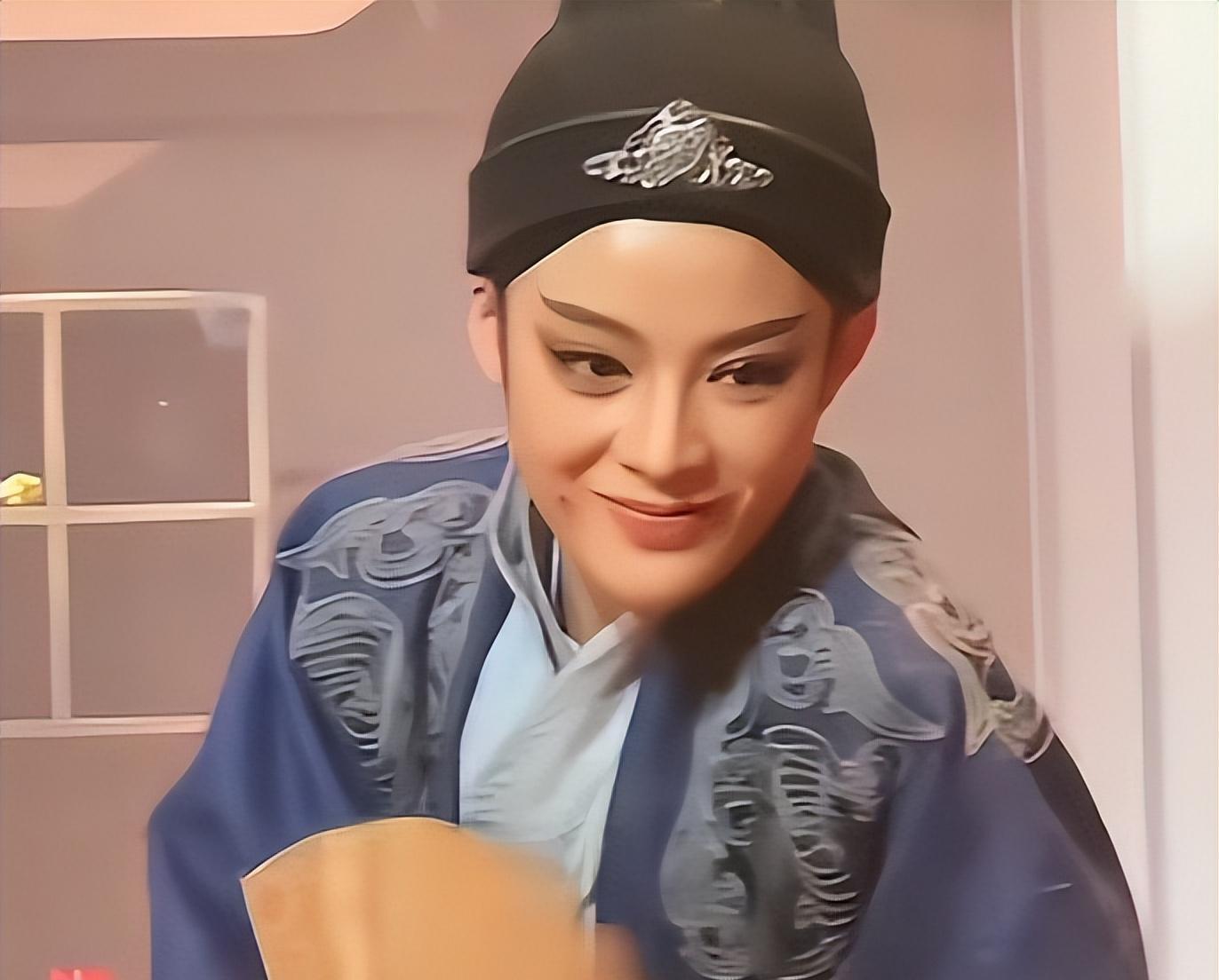 "玉面郎君"陈丽君,她意外爆火,让内娱彻底成笑话