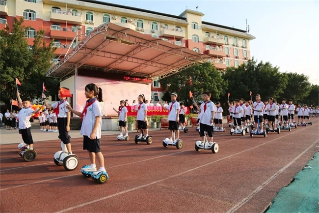 新纪元榕园学校举行第八届体育节开幕式