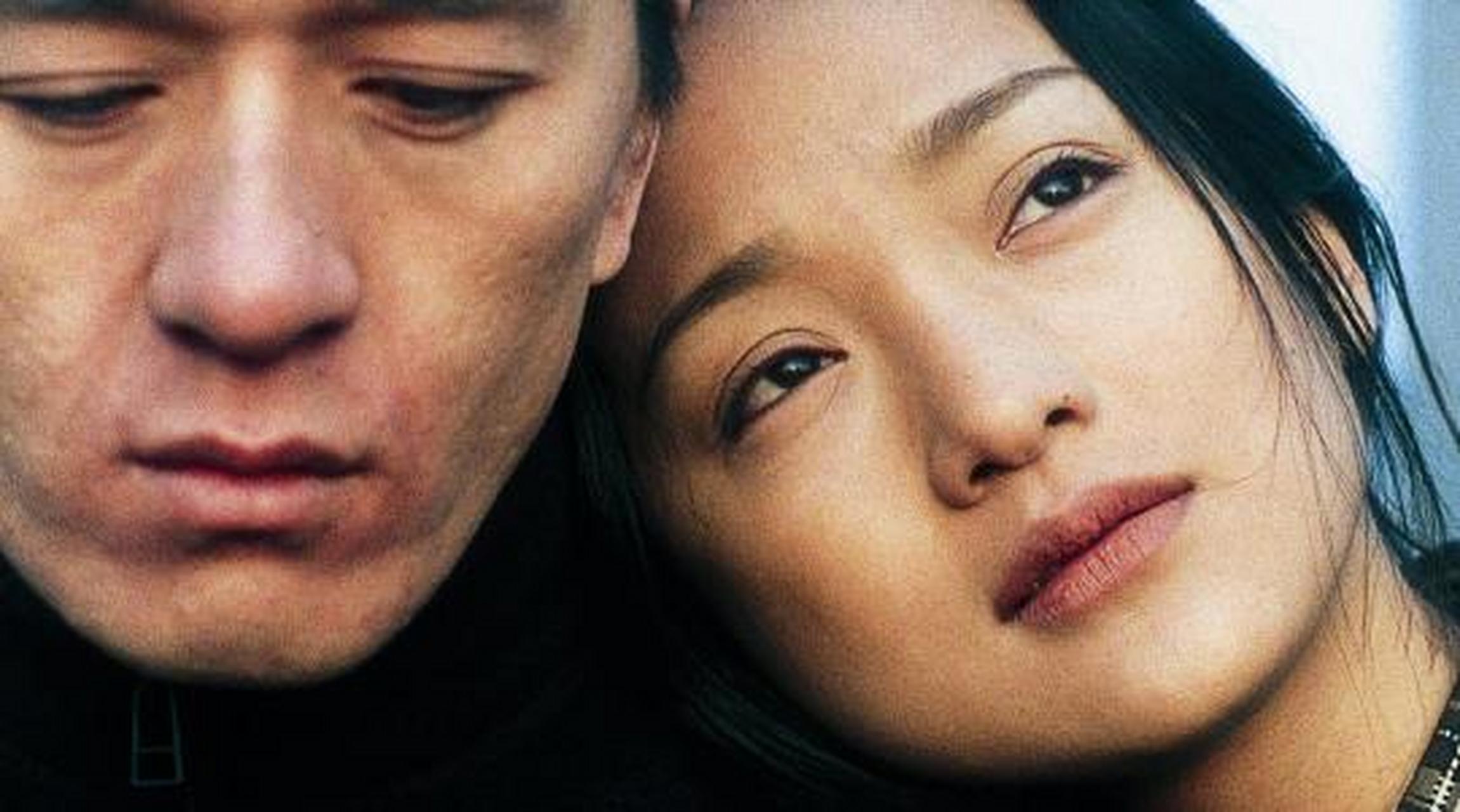 2010年,周迅前男友贾宏声趁父母不注意,从14层一跃而下,父母跑下楼时