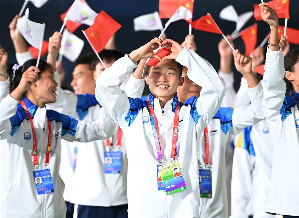 在东京奥运会上,王宗源携手广东选手谢思埸为中国队揽获跳水男子双人3