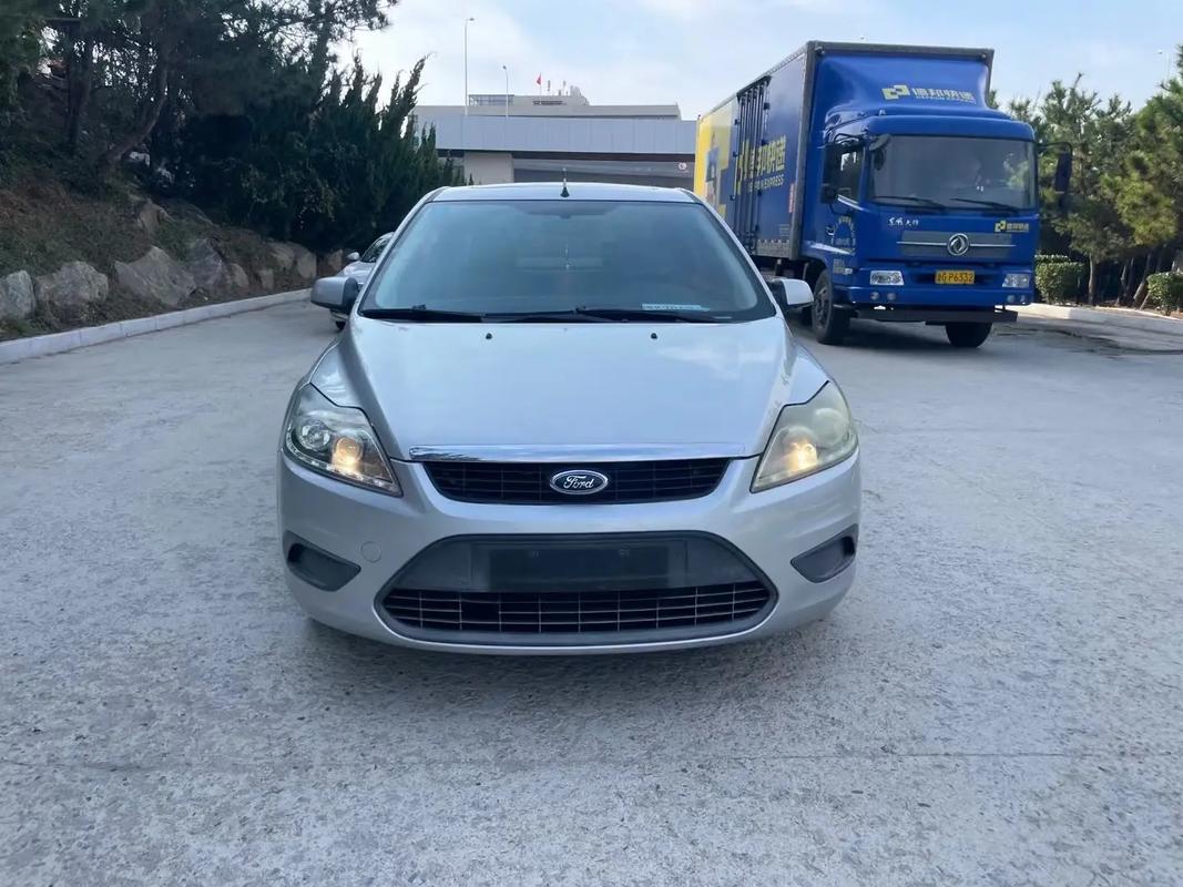 06年福特福克斯2.0手动运动版高配费油吗?能值多少钱