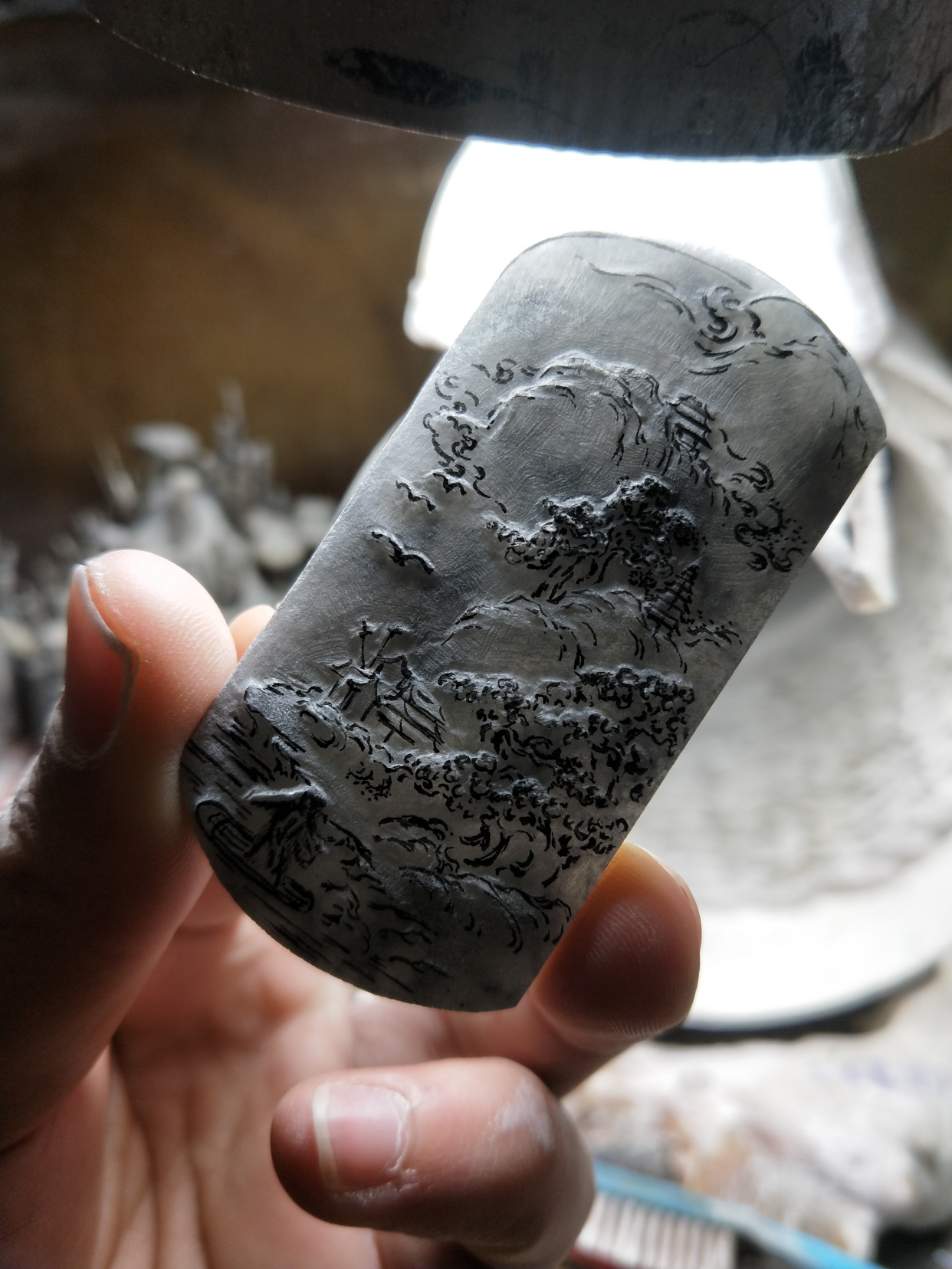 翡翠雕刻玛瑙底冰乌鸡山水牌